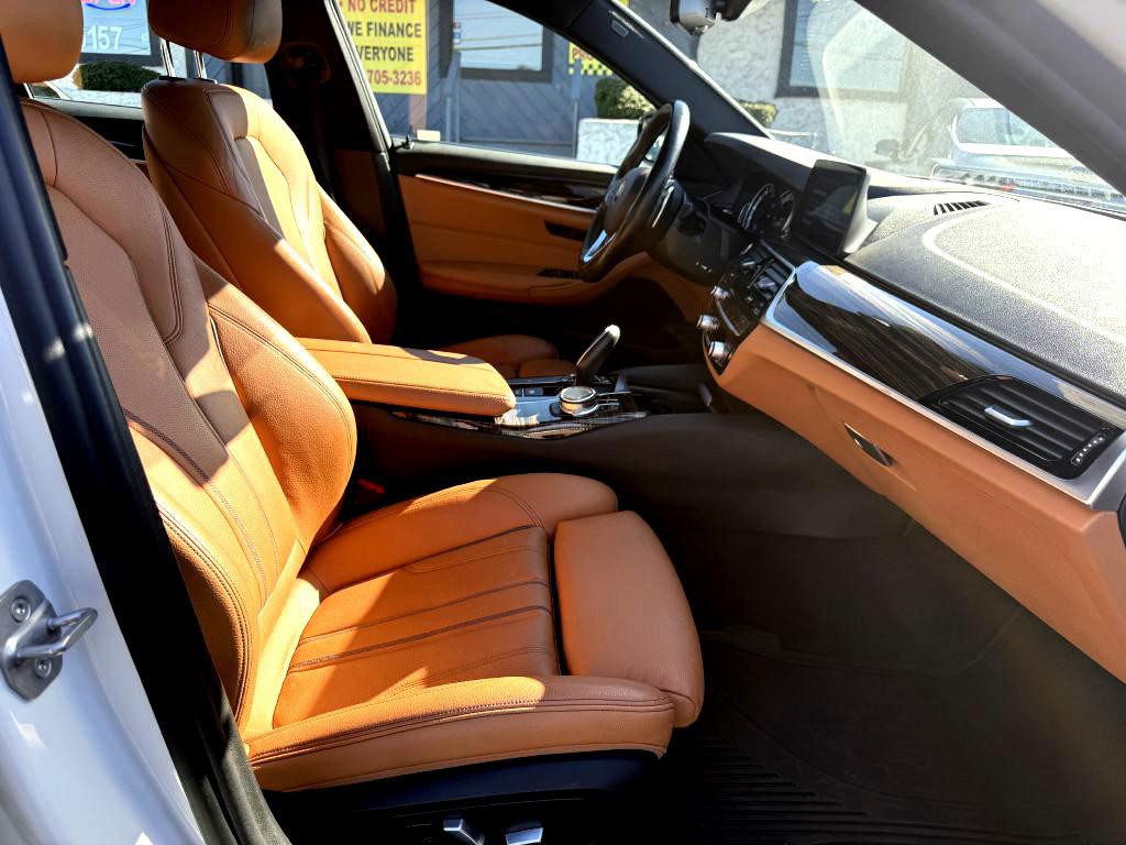 2018 BMW 5 Series Image 17