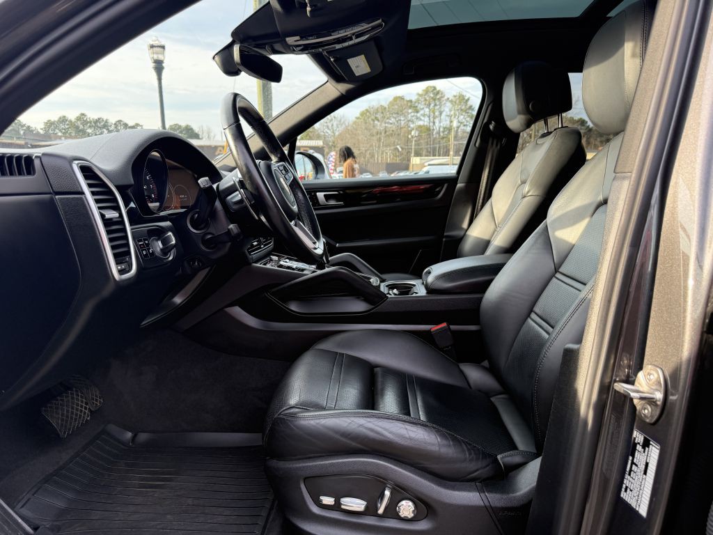 2020 Porsche Cayenne Image 9