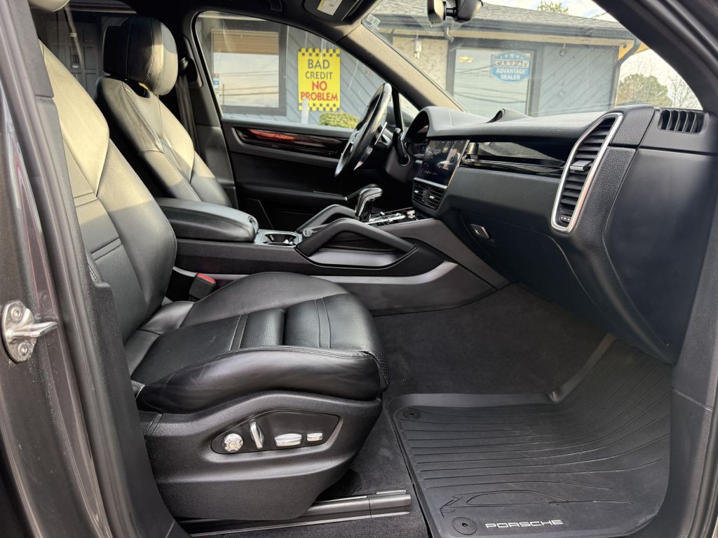 2020 Porsche Cayenne Image 17