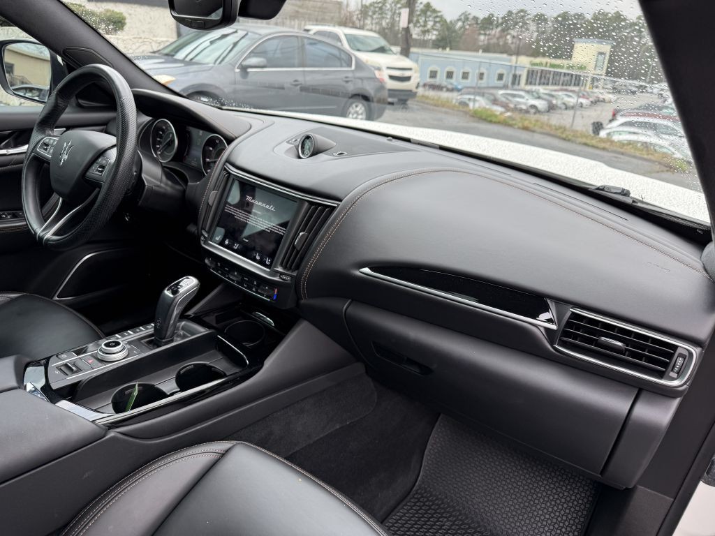 2022 Maserati Levante Image 18