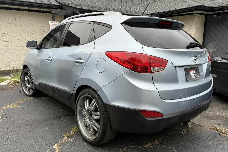2011 Hyundai Tucson Image 6