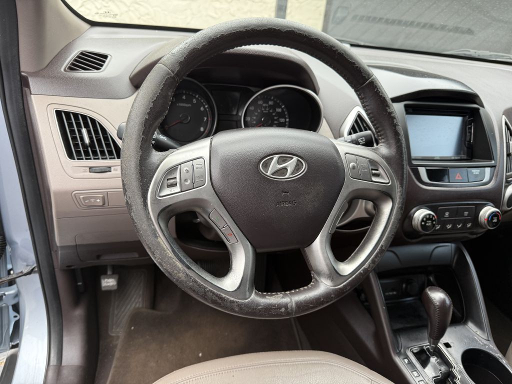 2011 Hyundai Tucson Image 8