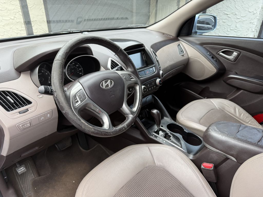 2011 Hyundai Tucson Image 9