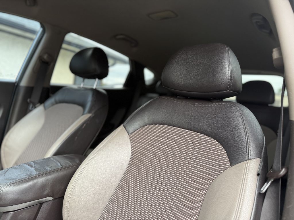 2011 Hyundai Tucson Image 10