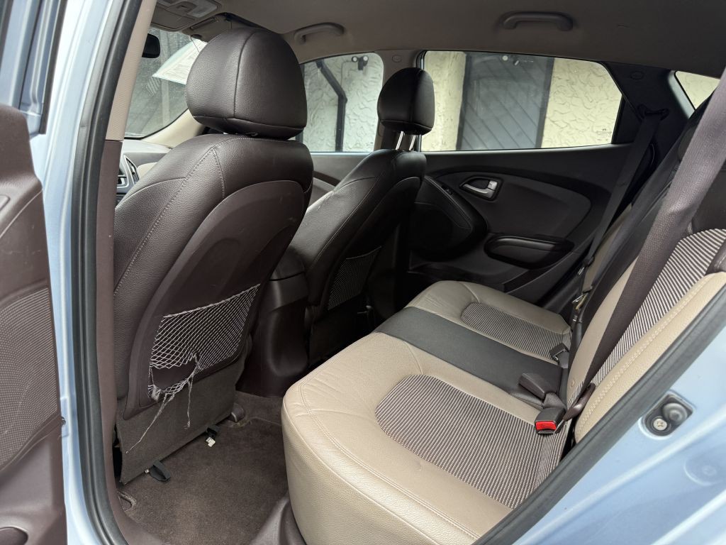2011 Hyundai Tucson Image 11
