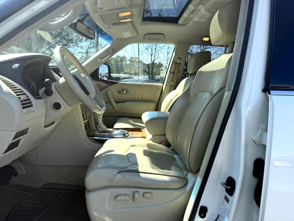 2011 INFINITI QX56 Image 9