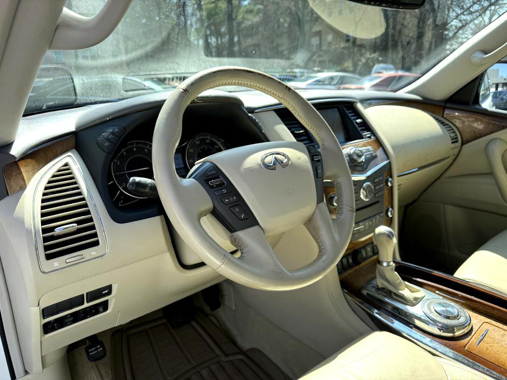 2011 INFINITI QX56 Image 11