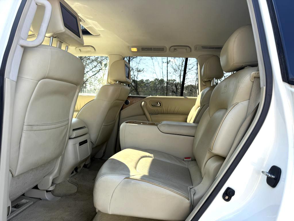 2011 INFINITI QX56 Image 13