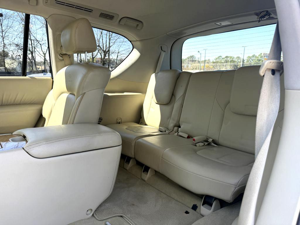 2011 INFINITI QX56 Image 15