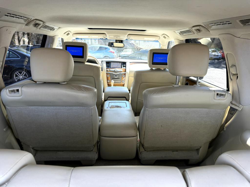 2011 INFINITI QX56 Image 16