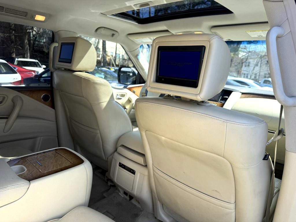 2011 INFINITI QX56 Image 18