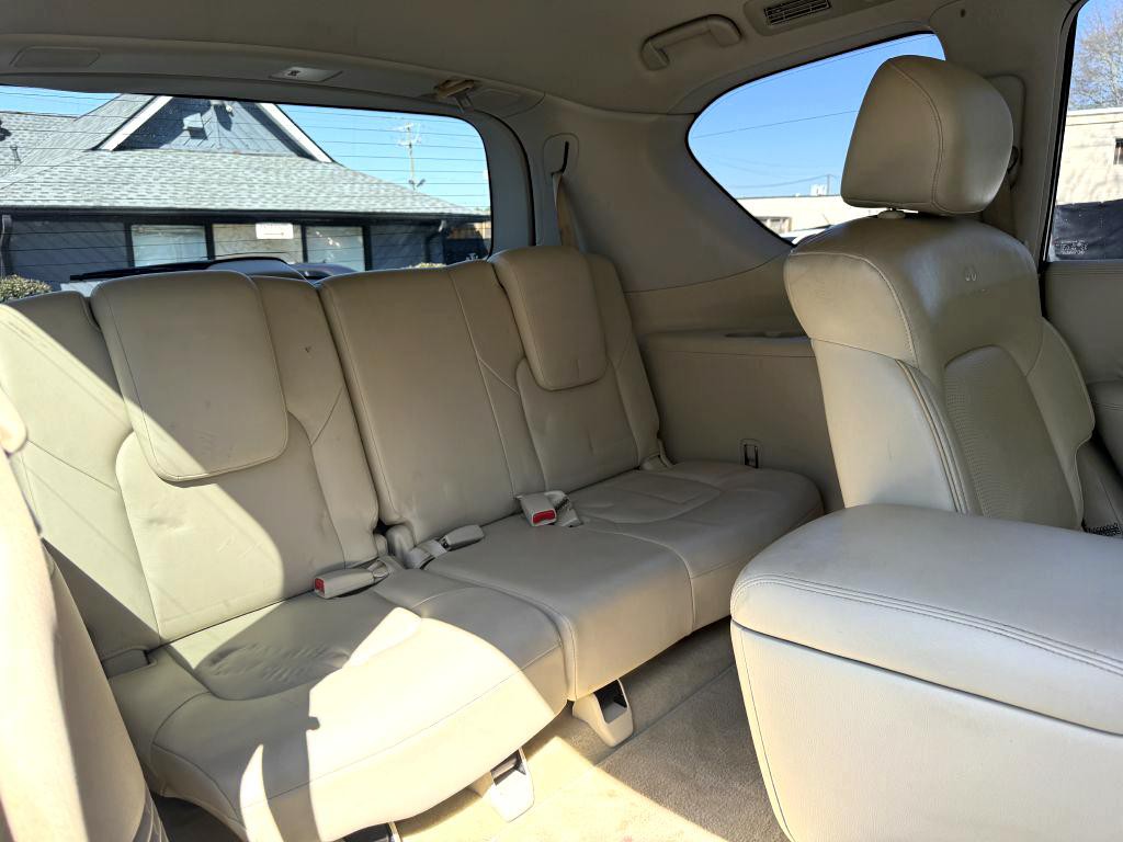 2011 INFINITI QX56 Image 19