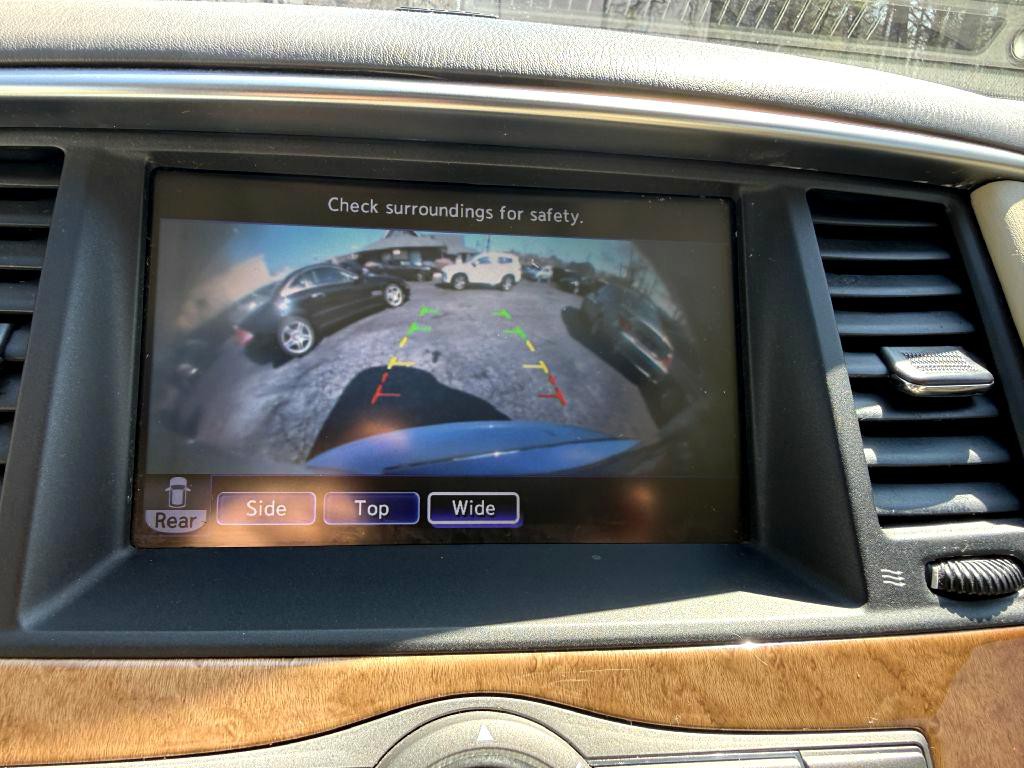 2011 INFINITI QX56 Image 21