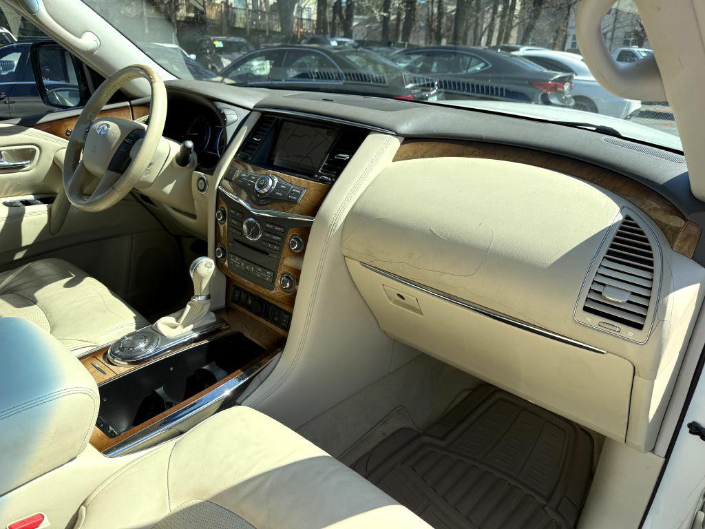 2011 INFINITI QX56 Image 22