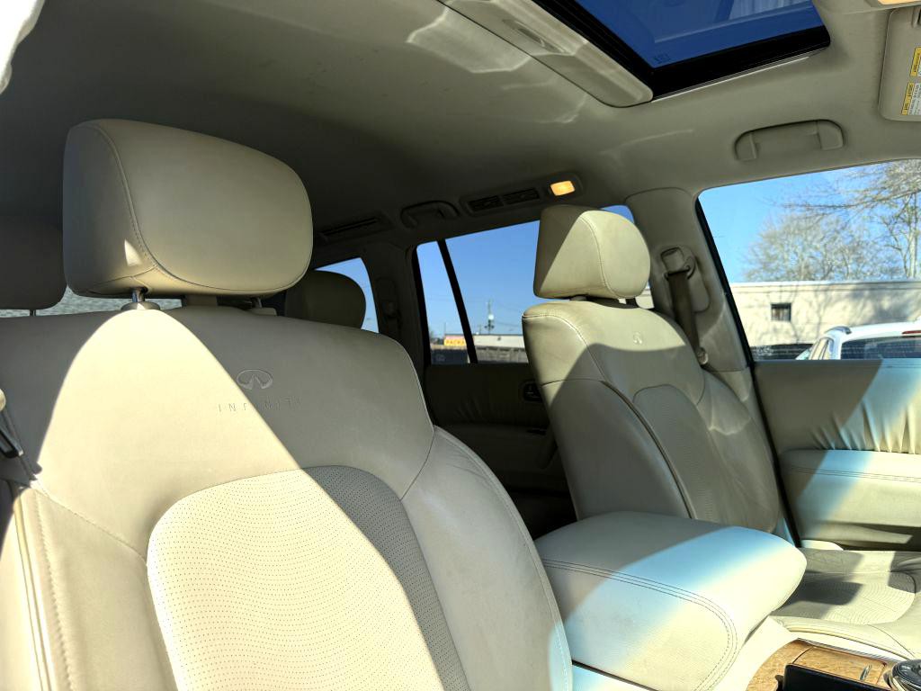 2011 INFINITI QX56 Image 23