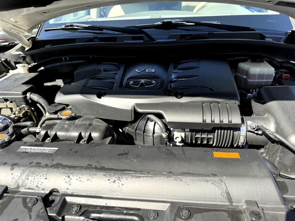 2011 INFINITI QX56 Image 25