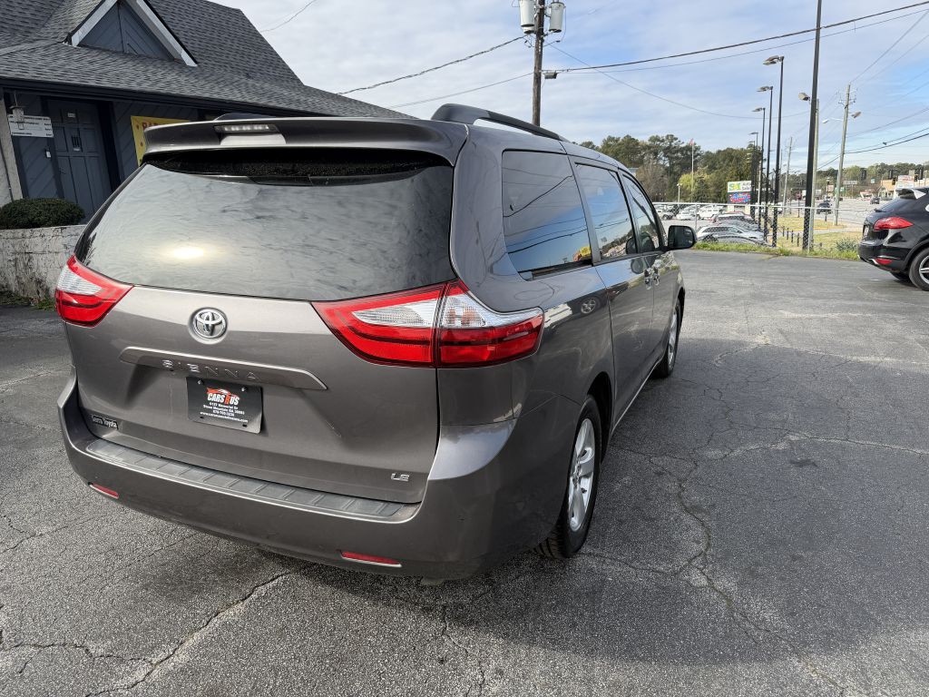 2017 Toyota Sienna Image 4