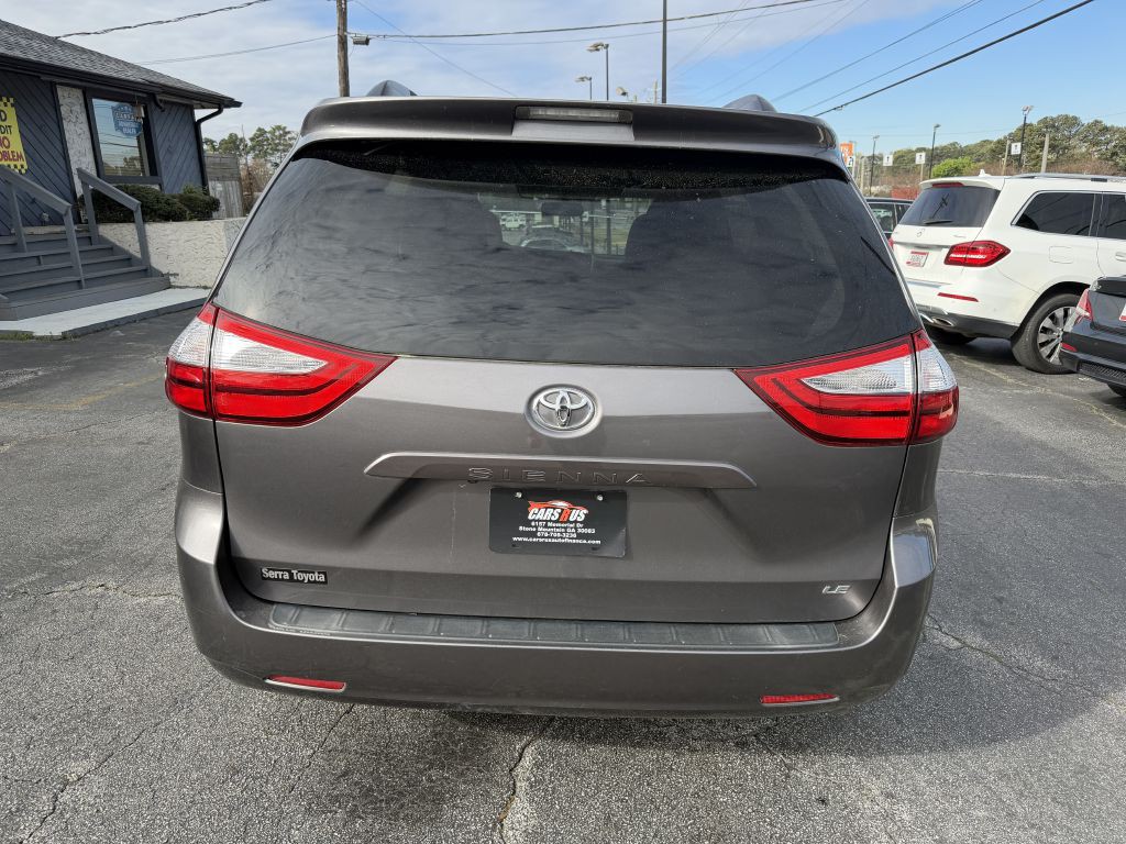 2017 Toyota Sienna Image 5