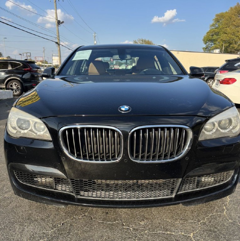 2013 BMW 7 Series Image 2