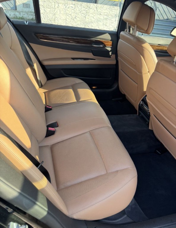 2013 BMW 7 Series Image 6