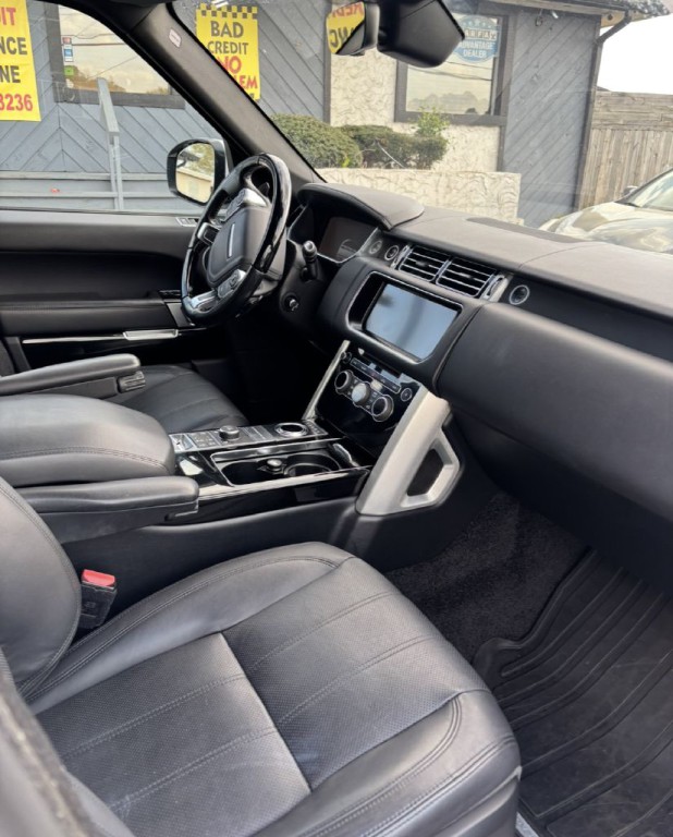 2017 Land Rover Range Rover Image 4