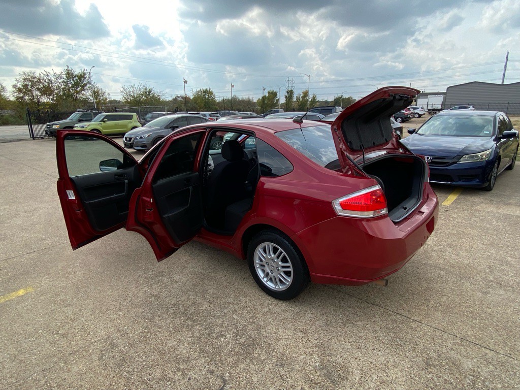 2011 Ford Focus Image 10