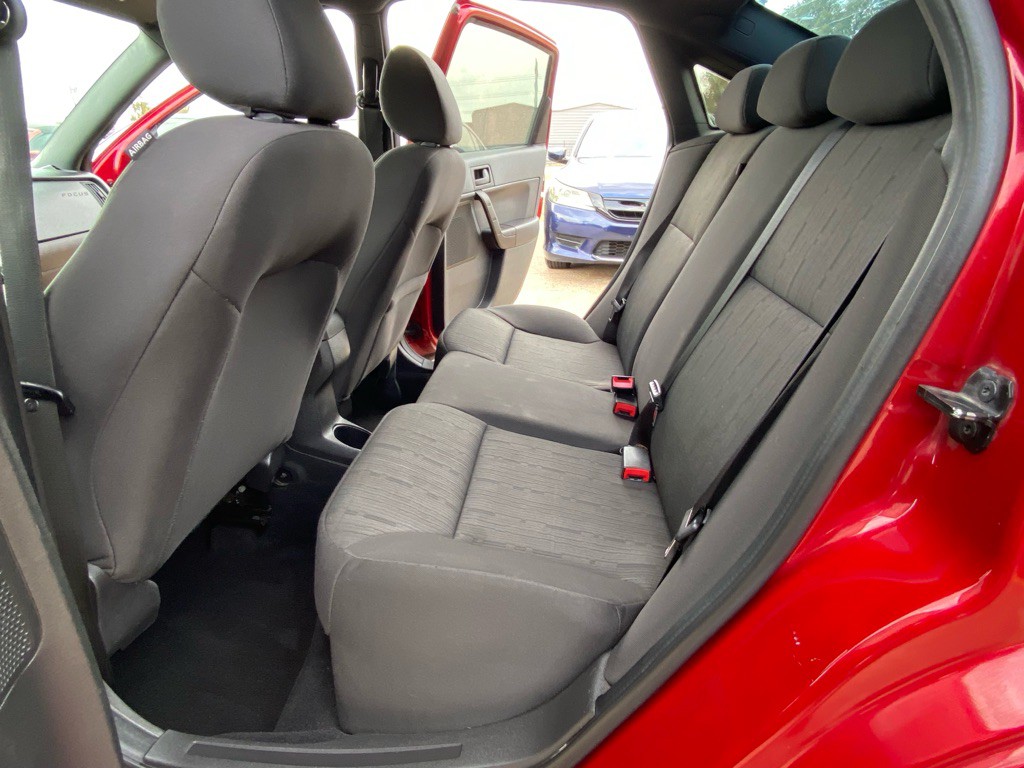 2011 Ford Focus Image 16