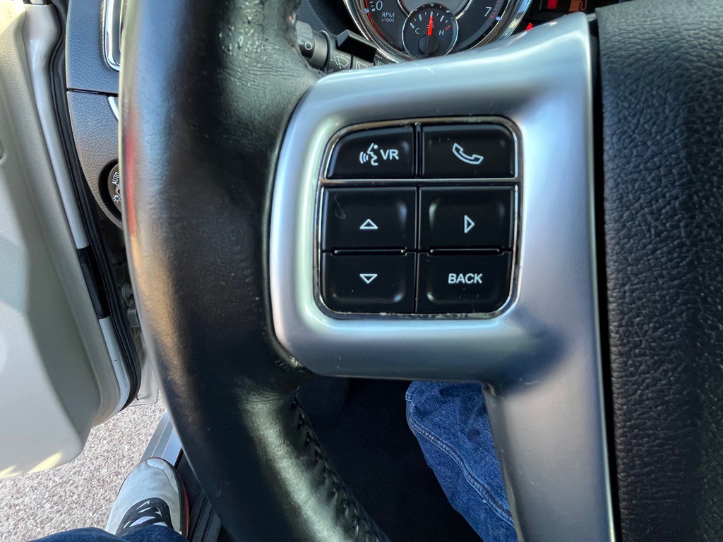 2012 Chrysler Town & Country Image 26