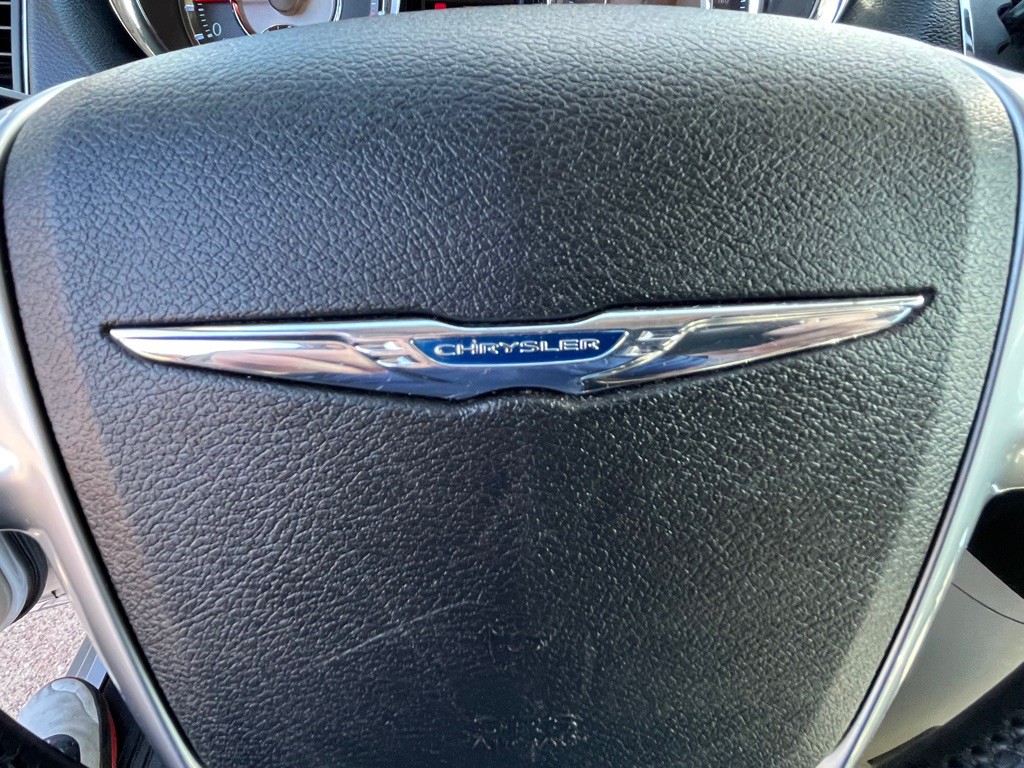 2012 Chrysler Town & Country Image 27