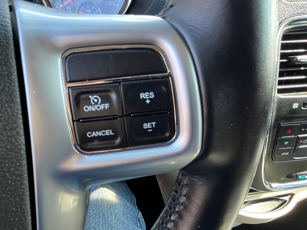2012 Chrysler Town & Country Image 28