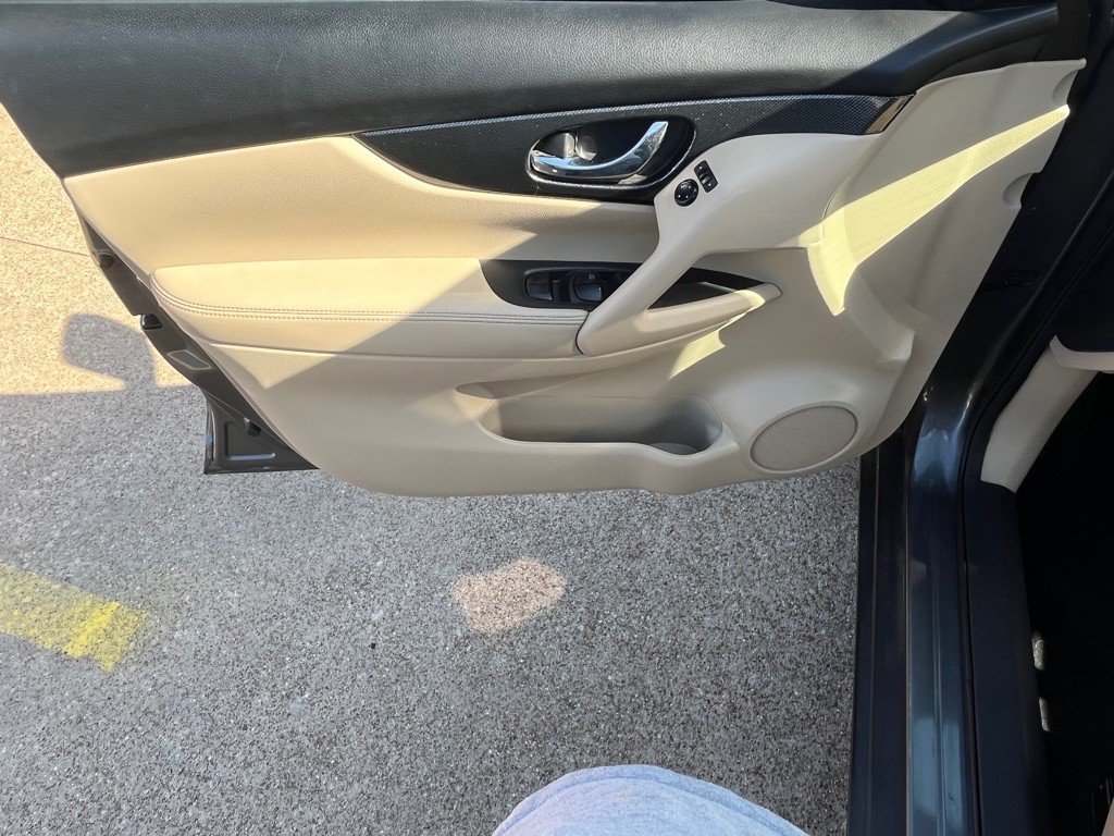 2016 Nissan Rogue Image 14