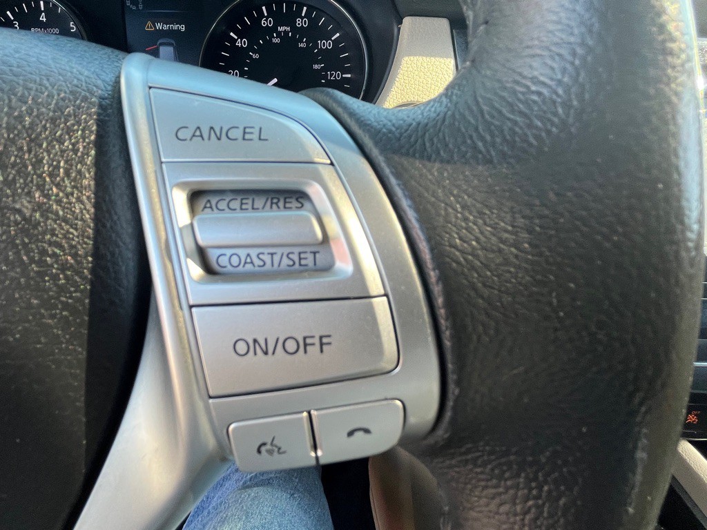 2016 Nissan Rogue Image 25