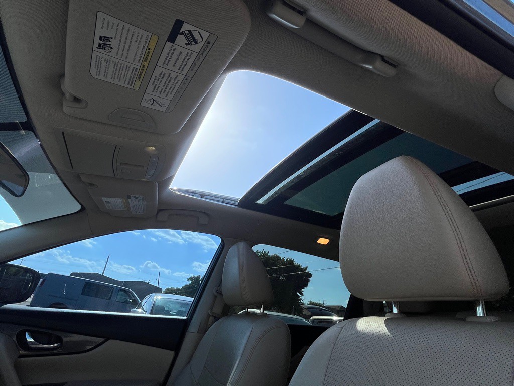 2016 Nissan Rogue Image 28