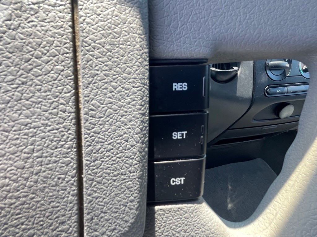 2004 Ford F-150 Image 25