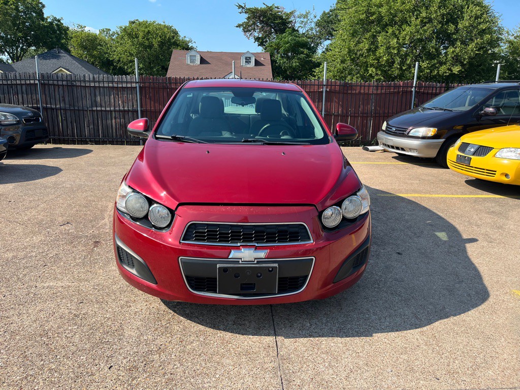 2013 Chevrolet Sonic Image 2
