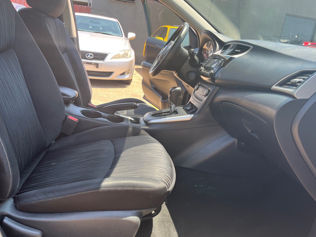 2016 Nissan Sentra Image 19