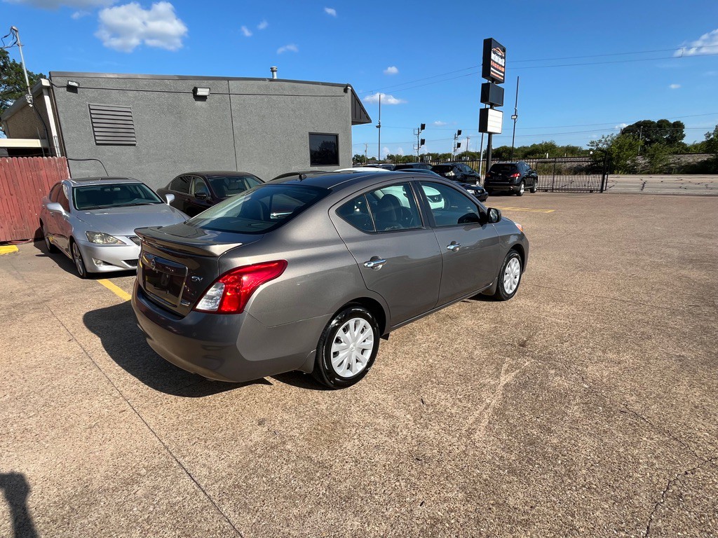 2013 Nissan Versa Image 6