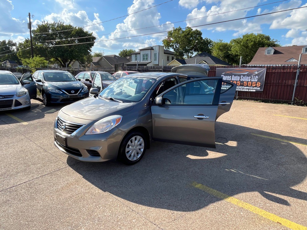 2013 Nissan Versa Image 9