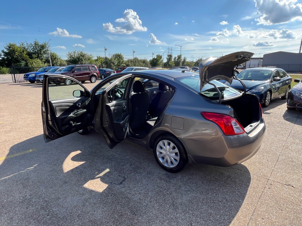 2013 Nissan Versa Image 10