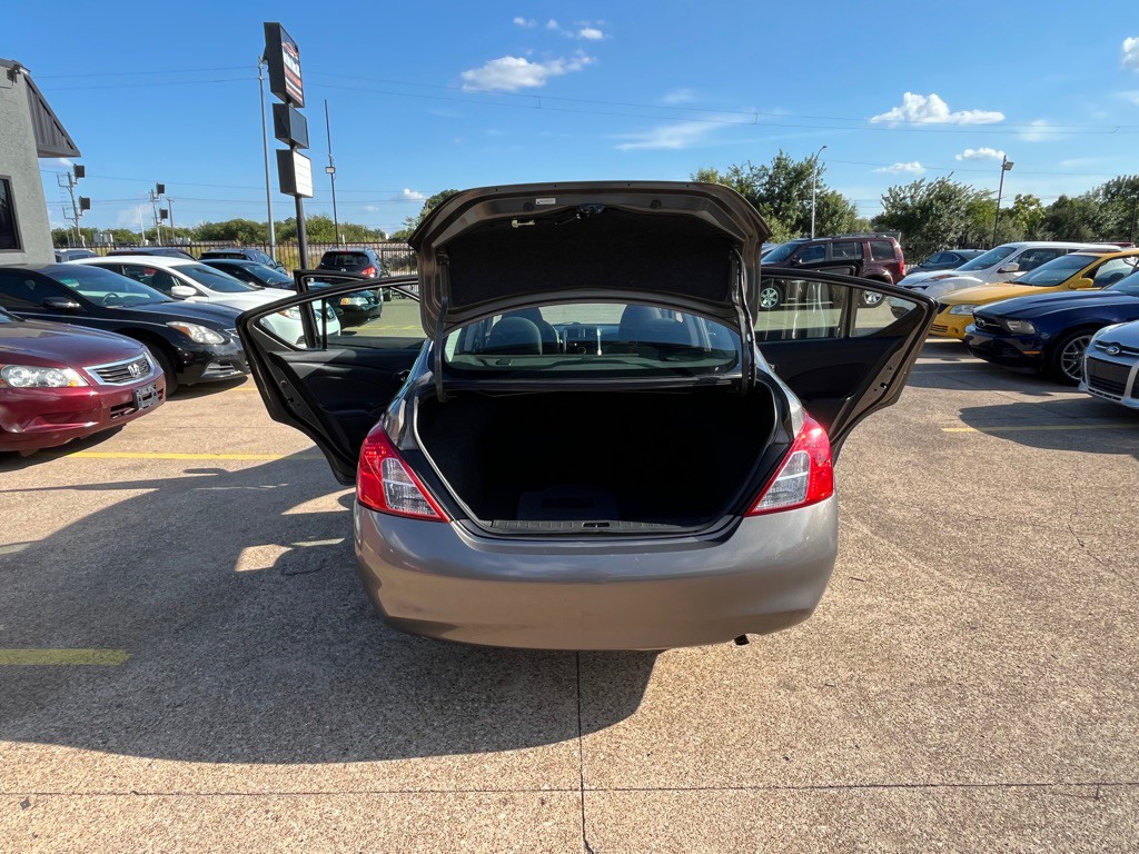 2013 Nissan Versa Image 11