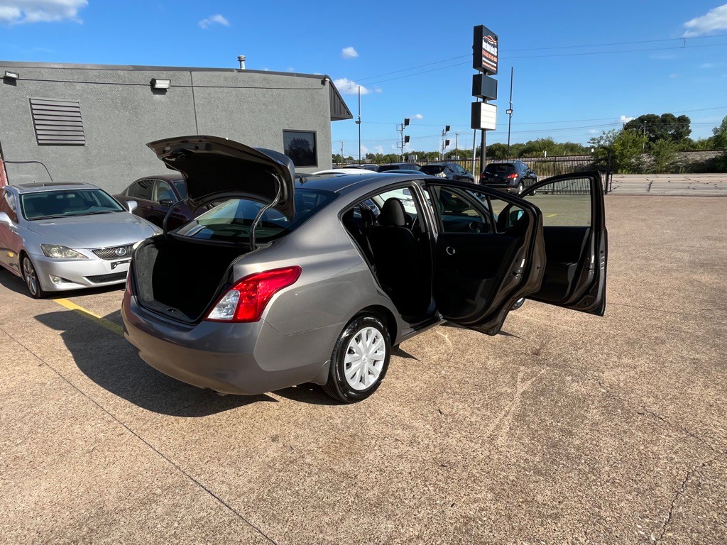 2013 Nissan Versa Image 12