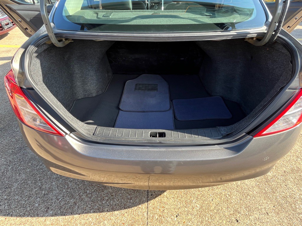 2013 Nissan Versa Image 16