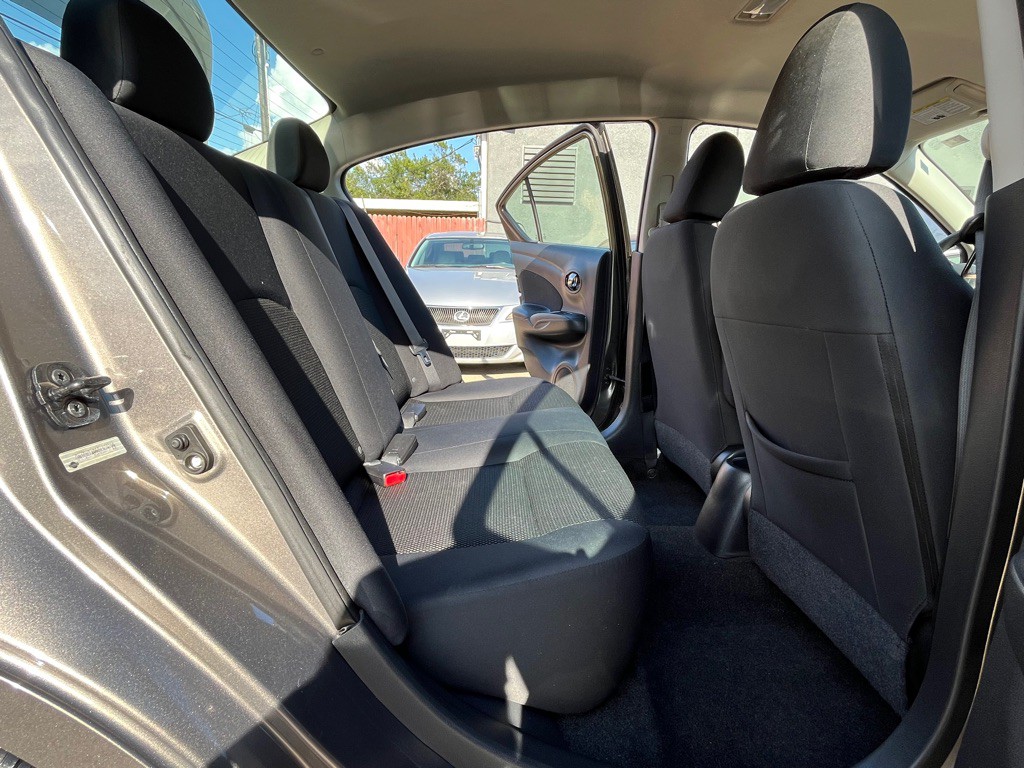 2013 Nissan Versa Image 17