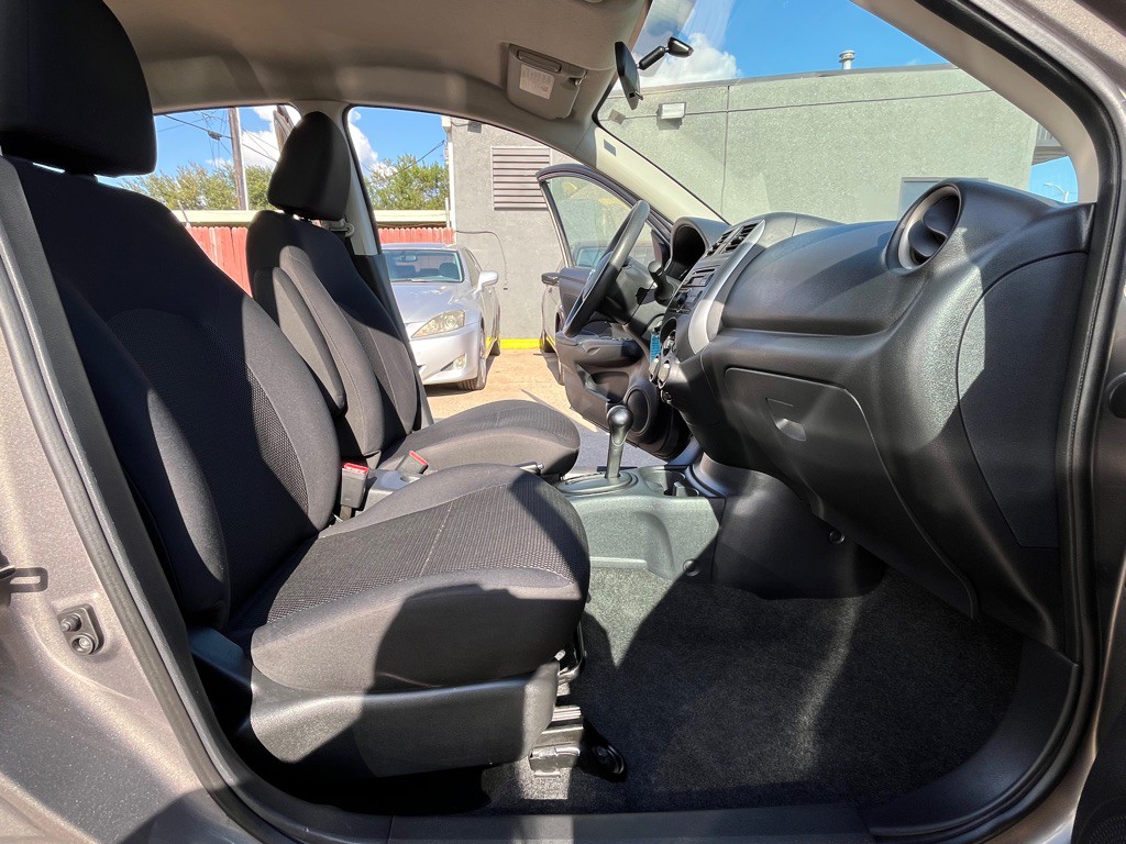 2013 Nissan Versa Image 18