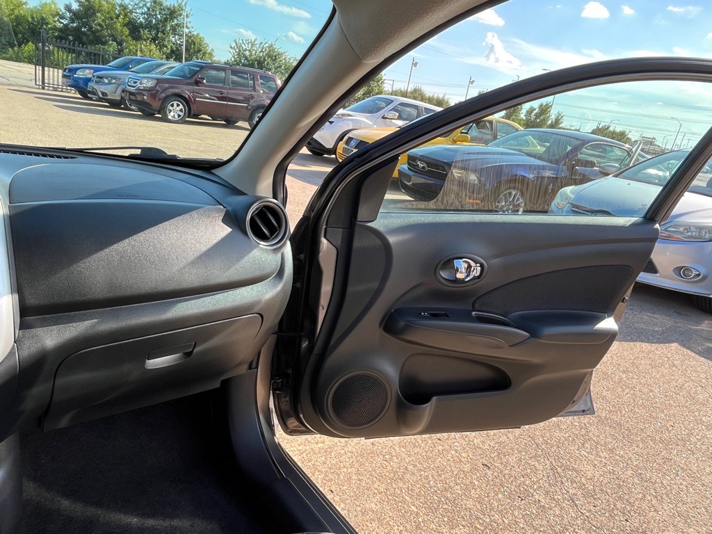 2013 Nissan Versa Image 20