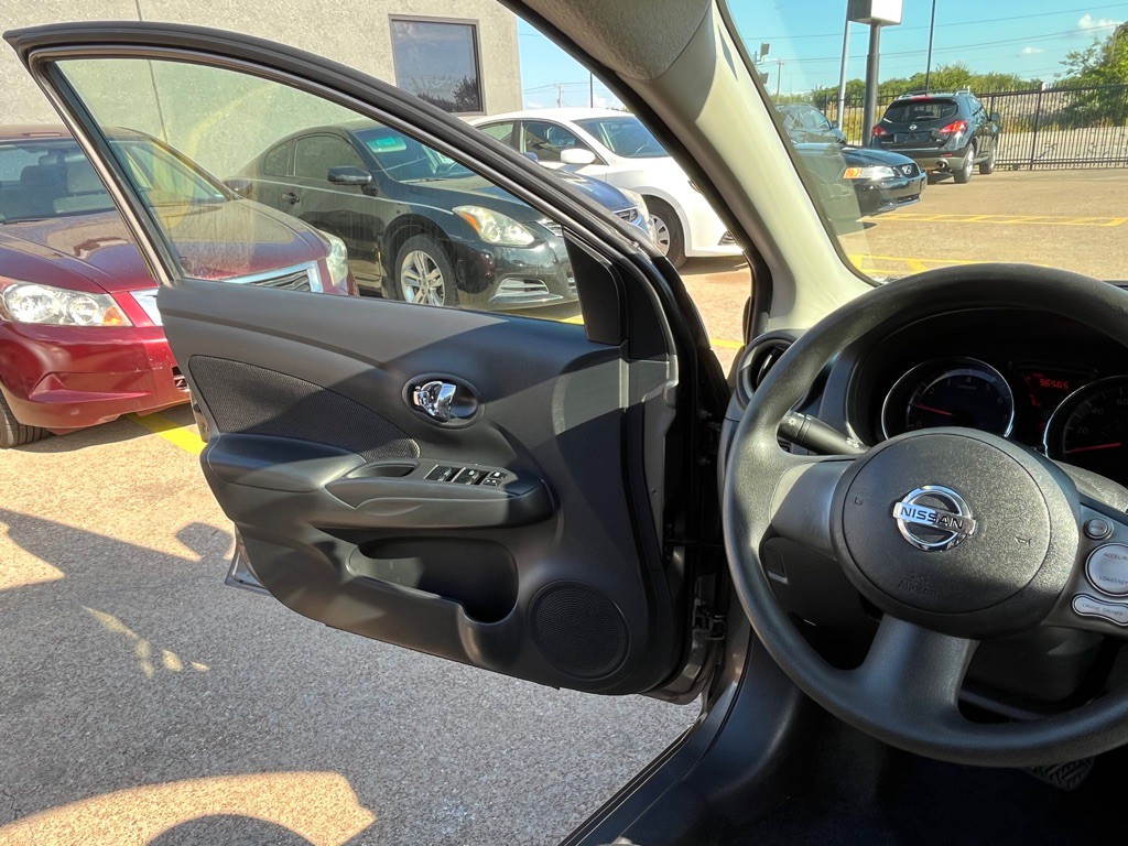 2013 Nissan Versa Image 21