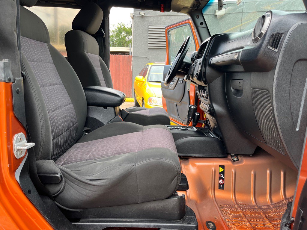 2011 Jeep Wrangler Image 18