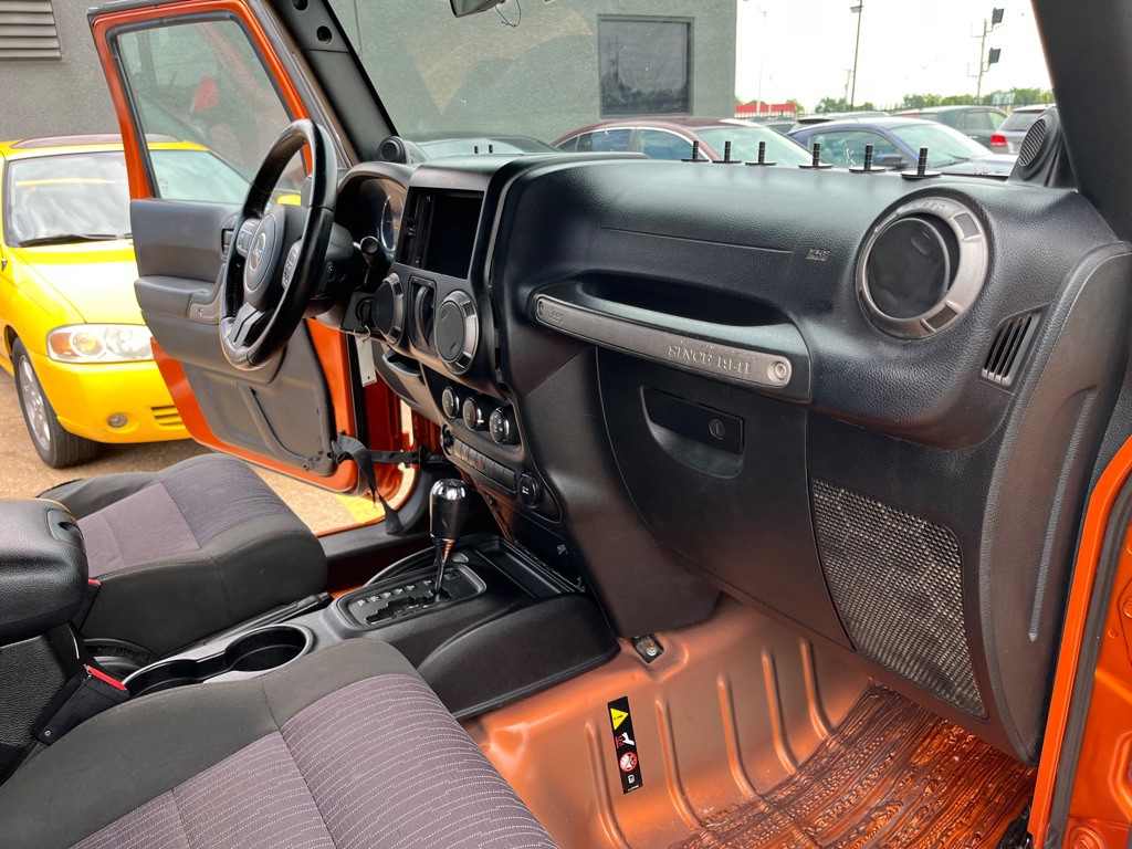 2011 Jeep Wrangler Image 19