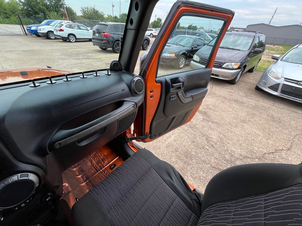 2011 Jeep Wrangler Image 21