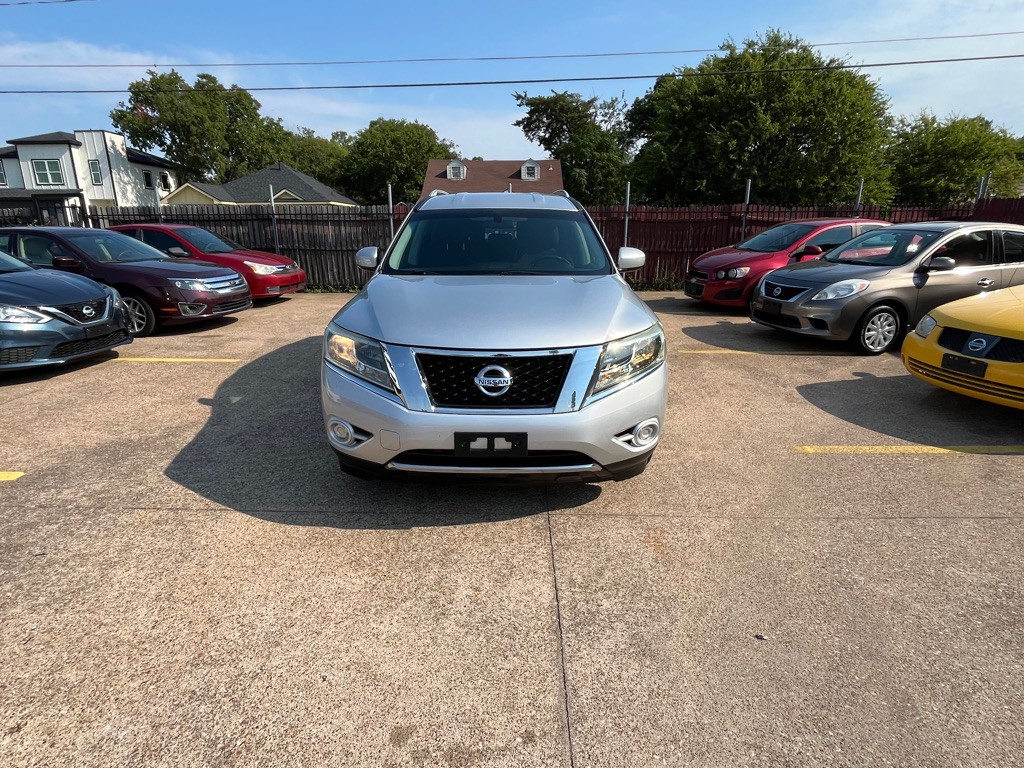 2013 Nissan Pathfinder Image 2